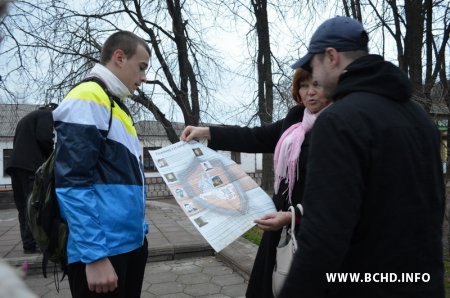 Бабруйскія актывісты распавядаюць бабруйчанам пра сталінскія рэпрэсіі (фота)