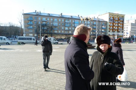 Людзі ў цывільным нападаюць на пікет Марыны Хоміч (дадалося фота)