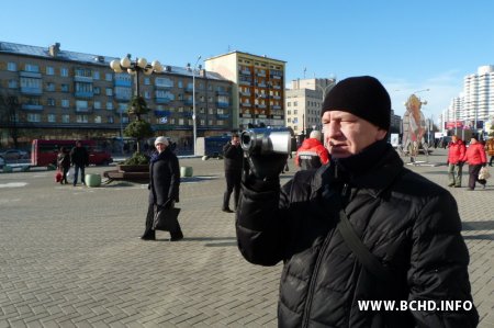 Людзі ў цывільным нападаюць на пікет Марыны Хоміч (дадалося фота)