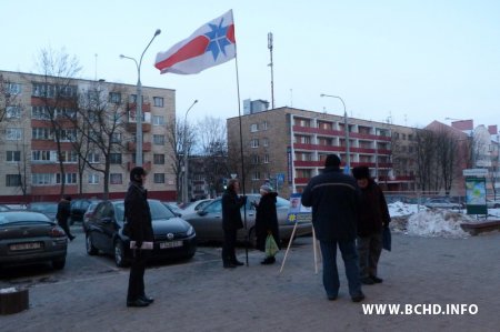 Удзельнікаў пікету ля ГЦ "Глоба" пагражаюць арыштаваць (дадалося фота)