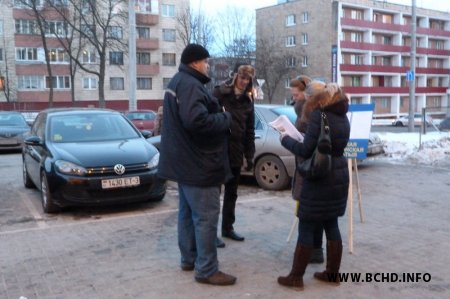 Удзельнікаў пікету ля ГЦ "Глоба" пагражаюць арыштаваць (дадалося фота)