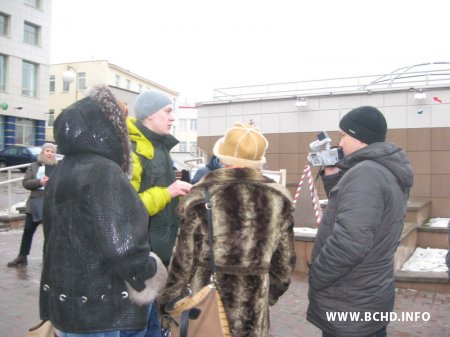 На пікет БХД у Віцебску прыйшлі людзі ў цывільным з камерамі (фота)