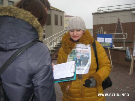 На пікет БХД у Віцебску прыйшлі людзі ў цывільным з камерамі (фота)
