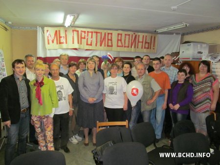 BCD activists march through Babruisk with portraits of political prisoners