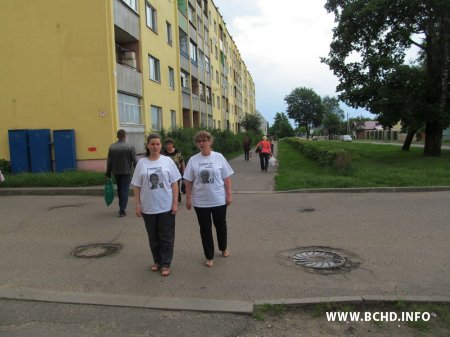 BCD activists march through Babruisk with portraits of political prisoners