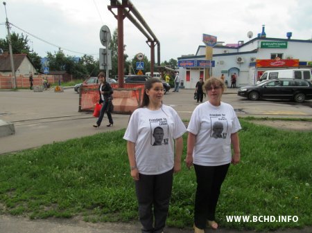 BCD activists march through Babruisk with portraits of political prisoners