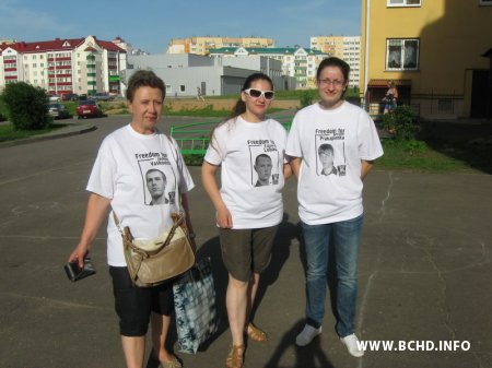 Удзельнікі кампаніі “Народнае самакіраванне” падтрымалі палітвязняў (фота)