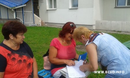 Актывісты БХД па ўсёй Беларусі збіраюць подпісы супраць алкагалізацыі (фота)