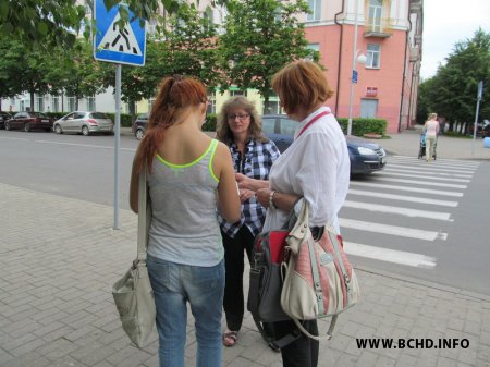 Актывісты БХД па ўсёй Беларусі збіраюць подпісы супраць алкагалізацыі (фота)