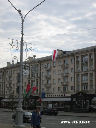 Бел-чырвона-белы сцяг у Менску ў гонар 500-годдзя Аршанскай Перамогі (Фота, Відэа)