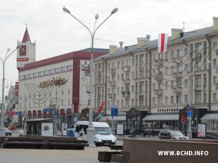 Бел-чырвона-белы сцяг у Менску ў гонар 500-годдзя Аршанскай Перамогі (Фота, Відэа)