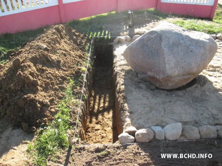 У Капыльскім раёне актывісты БХД правялі талаку на месцы будучага помніка ахвярам фашызму (фота)