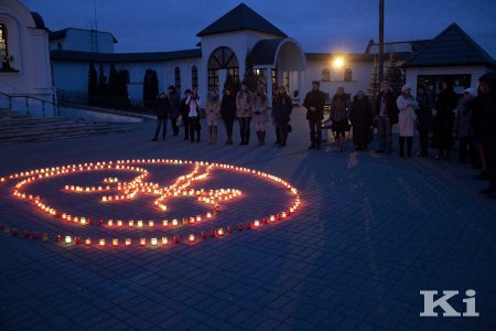 У Мінску запалілі 300 свечак у памяць аб ненароджаных дзецях (фота, відэа)