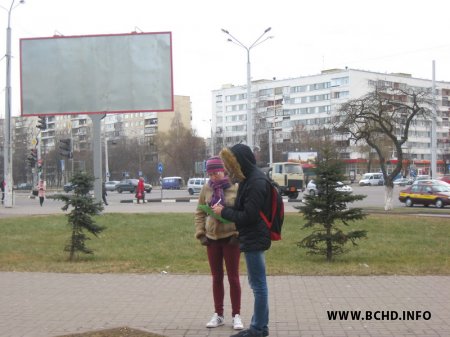 Як за адзін дзень у Віцебску актывістаў адганялі ад універсітэту і абшуквалі ў пад’ездзе (фота)