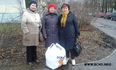 Сябры пенсіянерскай суполкі БХД перадалі дапамогу людзям з абмежаванымі магчымасцямі (фота)