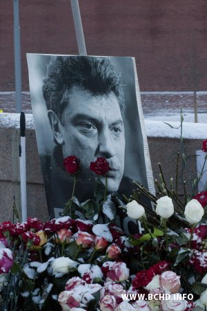 Сябры БХД усклалі кветкі да месца забойства Барыса Нямцова (фота)
