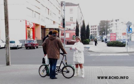 Бабруйскія актывісты павіншавалі гараджанаў з Днём Волі (фота)