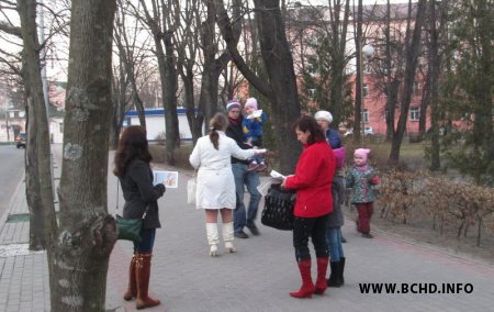 Бабруйскія актывісты павіншавалі гараджанаў з Днём Волі (фота)