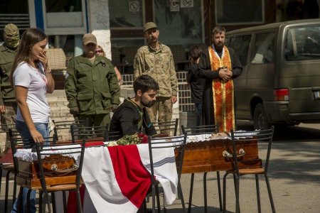 На Данбасе развіталіся з Алесем Чаркашыным