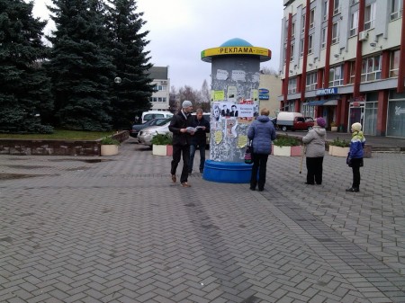 У Наваполацку Андрэй Гайдукоў правёў акцыю салідарнасці з зніклымі палітыкамі (фота)