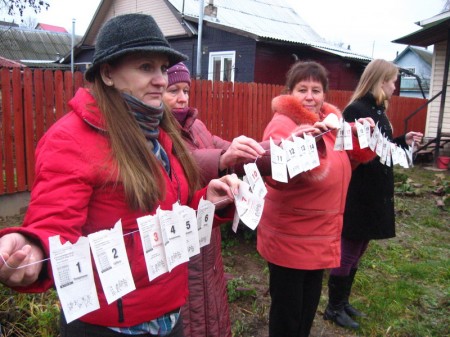 «За качественную медицину": в ходе перформанса в Витебске сожгли обещания властей (фото)