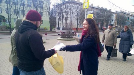 Маладыя Хрысціянскія Дэмакраты ў Менску правялі акцыю “Замяні “капусту” на Пагоню!” (фота)