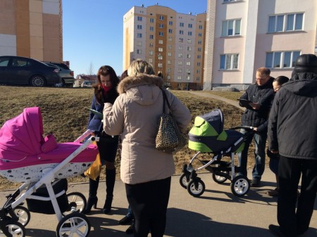 Хрысціянскія дэмакраты на вуліцах Віцебска збіралі подпісы і распавядалі пра БХД (фота)