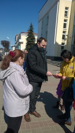 На вуліцах Воршы збіралі подпісы ў абарону беларусаў ад алкагалізму (фота)