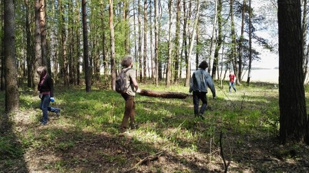 Мінскія актывісты БХД правялі экскурсію і талаку ў Курапатах (фота)