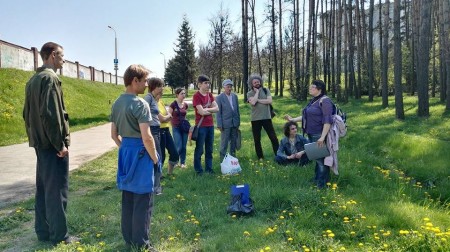 Мінскія актывісты БХД правялі экскурсію і талаку ў Курапатах (фота)