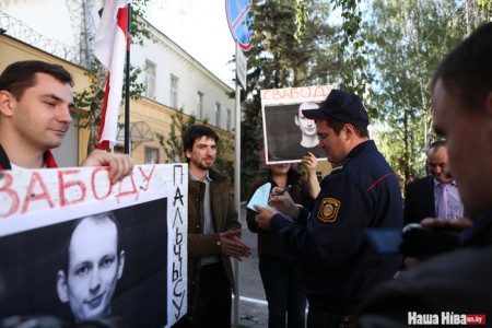 Каля турмы прайшла акцыя салідарнасці з Джонам Сільверам ФОТА, ВІДЭА