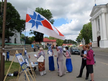 У Слоніме і Жыровічах на пікетах БХД збіралі подпісы ў абарону жыцця (фота)