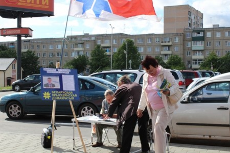 БХД на Слонимщине продолжает собирать подписи в защиту жизни (фото)