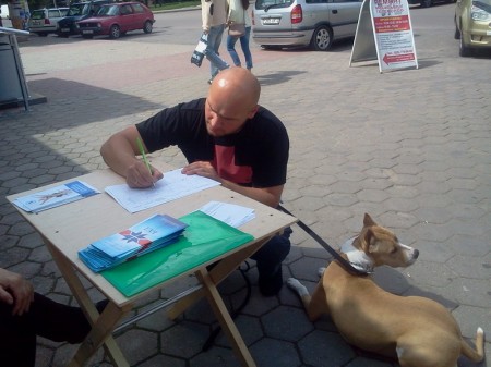 В Гродно на пикет спикера БХД вызвали милицию (фото)