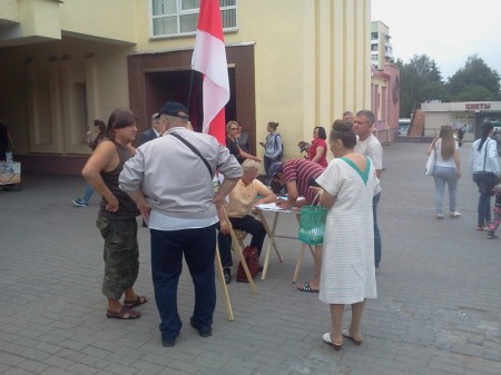 В Гродно на пикет спикера БХД вызвали милицию (фото)