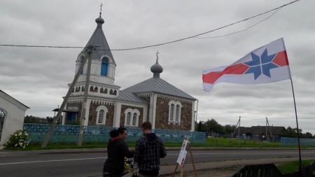 У Маладзечанскім раёне на пікетах БХД збіраюць подпісы супраць неэкалагічных свінакомплексаў (фота)