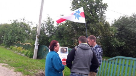 В Молодечненском районе на пикетах БХД собирают подписи против неэкологических свинокомплексов (фото)