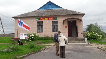 У Маладзечанскім раёне на пікетах БХД збіраюць подпісы супраць неэкалагічных свінакомплексаў (фота)