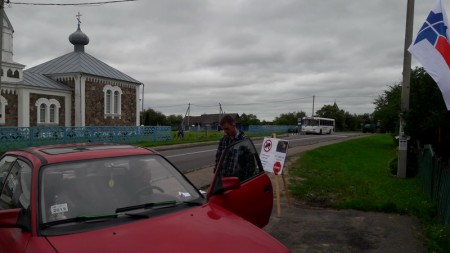 В Молодечненском районе на пикетах БХД собирают подписи против неэкологических свинокомплексов (фото)