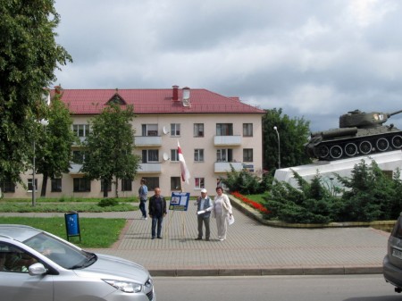 Слонімцы занепакоеныя змяншэннем заробкаў і адсутнасцю добрай працы (фота)