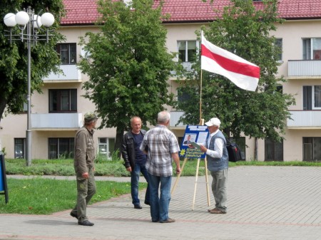 Слонімцы занепакоеныя змяншэннем заробкаў і адсутнасцю добрай працы (фота)