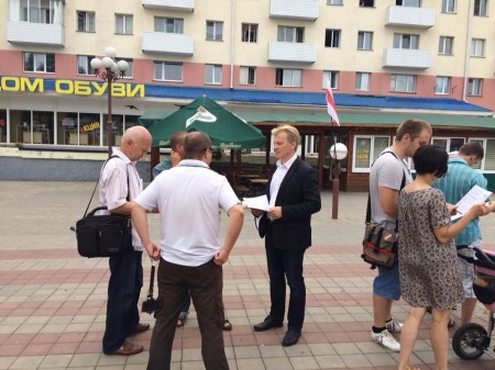 У Маладзечне невядомы напаў на пікет прамоўцы БХД (фота, відэа)