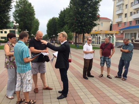 У Маладзечне невядомы напаў на пікет прамоўцы БХД (фота, відэа)