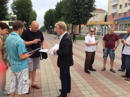 У Маладзечне невядомы напаў на пікет прамоўцы БХД (фота, відэа)