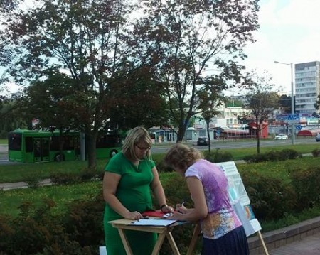 На пікетах Вольгі Кавальковай ў Менску збіралі подпісы ў абарону жыцця (фота)