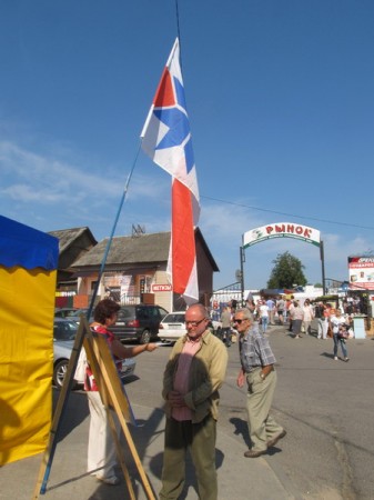 На пикетах в Слониме граждан знакомят с программой БХД (фото)