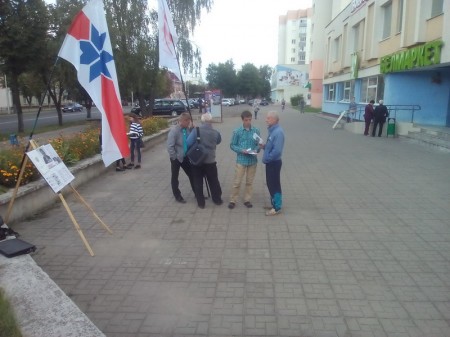 В Молодечно на правоцентристских пикетах агитировали за пенсионную реформу и реформу ЖКХ (фото)