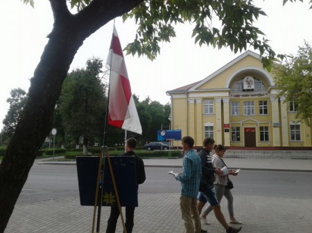 В Молодечно на правоцентристских пикетах агитировали за пенсионную реформу и реформу ЖКХ (фото)