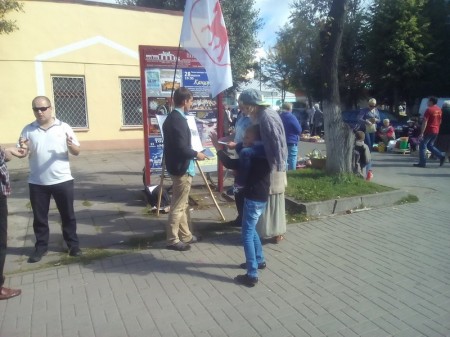 У Маладзечне на правацэнтрысцкіх пікетах агітавалі за пенсійную рэформу і рэформу ЖКГ (фота)