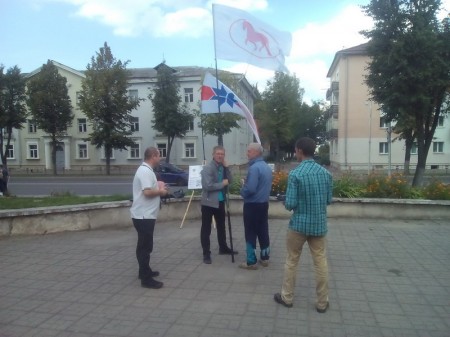 В Молодечно на правоцентристских пикетах агитировали за пенсионную реформу и реформу ЖКХ (фото)